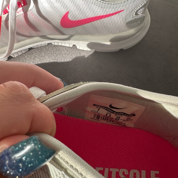 Nike white running sneakers size 38 ( USA 7) - Picture 5 of 6